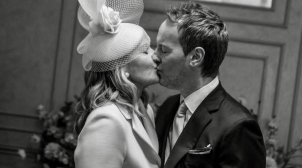 samantha din sex and the city s a maritat la 69 de ani la nunta au fost doar 12 invitati kim cattral a mai fost mireasa de trei ori