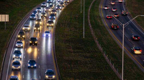 Șase țări cer Bruxelles-ului să renunțe la interzicerea motoarelor cu ardere internă din 2035