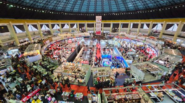 ultimele doua zile la targul gaudeamus 2025 lansari eveniment autori indragiti si carti cu reduceri de peste 50