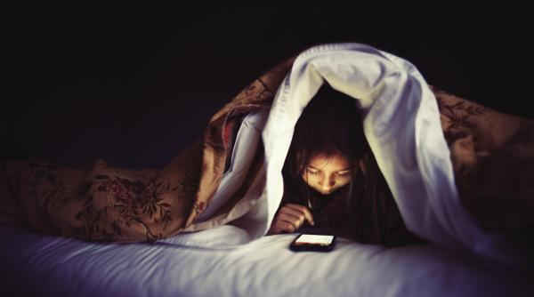 Chiar poți interzice copiilor accesul la rețelele sociale? Adolescenții sunt cu un pas înaintea guvernelor: „Folosim fața lui Beyonce”
