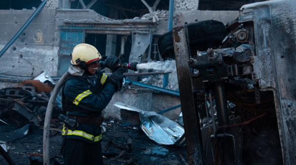 rusii au atacat masiv un oras ucrainean si l au lasat fara apa si energie electrica dupa incheierea negocierilor de pace din sua