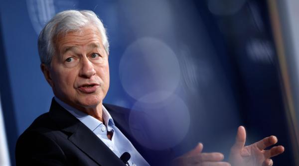Șeful JP Morgan le-a scris acționarilor că Europa are "o problemă reală". "Dacă se va întâmpla asta, America First nu va mai exista"