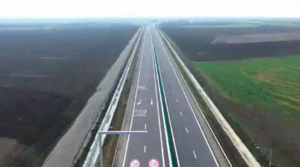 Imagini cu Drumul Expres Craiova - Piteşti, care s-a surpat după valul de ploi. Sunt alunecări de teren pe mai multe sectoare