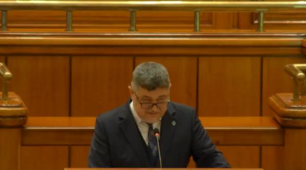 motiunea de cenzura impotriva guvernului este citita in parlament premierul ilie bolojan lipseste