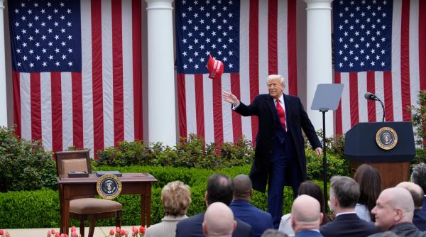 Activiștii MAGA fac presiuni ca Trump să blocheze achiziția Warner Bros de către Netflix: “Familia Obama va prelua controlul"