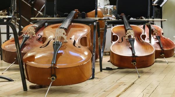 ambasada ucrainei condamna un concert al artistilor rusi la cluj napoca milioane de ucraineni asculta exploziile rachetelor