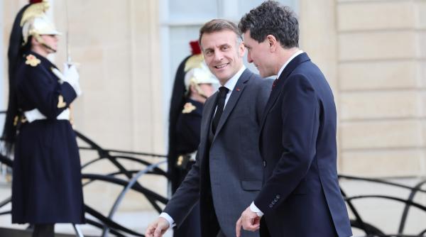 intalnirea dintre nicusor dan si emmanuel macron in imagini cum a fost primit presedintele romaniei la palatul elysee