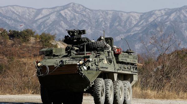 SUA oferă Poloniei sute de blindate Stryker la prețul de un dolar. De ce renunță americanii la aceste vehicule
