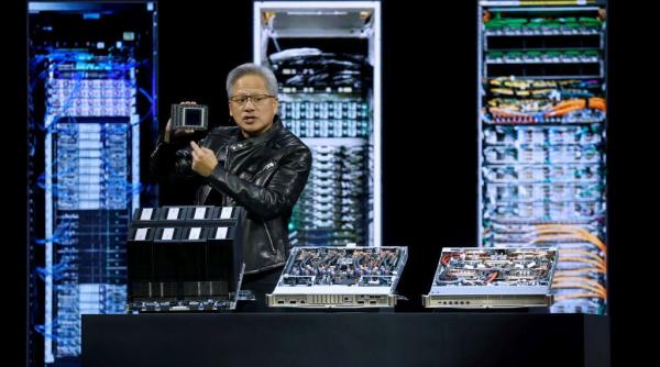 directorul celei mai valoroase companii din lume spune ca oamenii trebuie sa se intoarca la munca in fabrica daca vor sa aiba succes