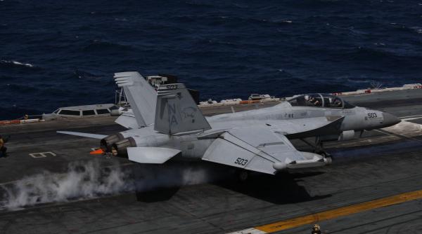 doua f 18 americane au survolat peste 30 de minute spatiul aerian din golful venezuelei cresc tensiunile intre washington si caracas