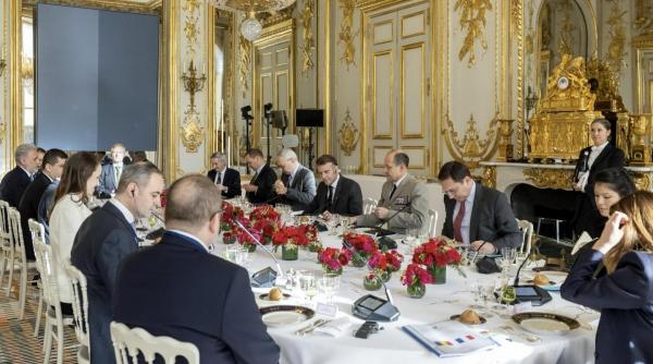 Ministrul Finanţelor, după întâlnirea cu Macron: "Discuţiile au reconfirmat soliditatea relaţiei strategice dintre România şi Franţa"
