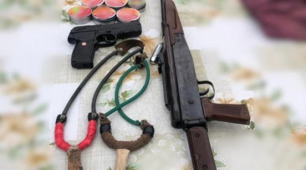 perchezitii intr un dosar de braconaj politistii au gasit arme munitie si carne de vanat la locuintele unor suspecti din ialomita