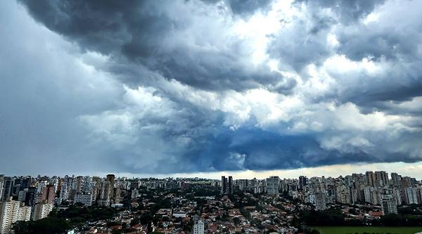 Ciclon puternic lasă peste două milioane de locuințe fără curent în zona Sao Paulo
