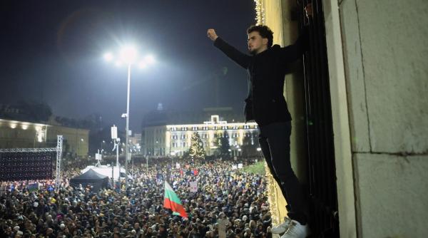 Guvernul Bulgariei a demisionat după protestele uriașe care au zguduit țara vecină
