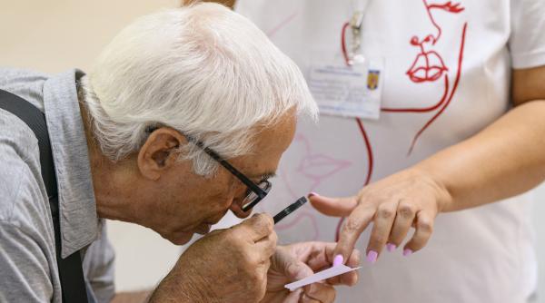 guvernul prelungeste facilitatile de transport pentru pensionari si alte categorii sociale noul termen prevazut de oug