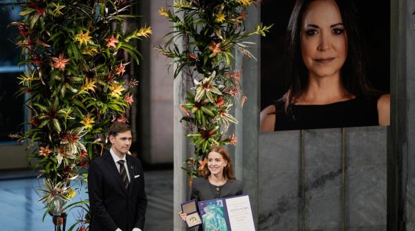 lidera opozitiei din venezuela aparitie surpriza la oslo dupa ce a stat ascunsa luni de zile machado a iesit din tara deghizata