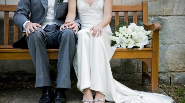 o femeie din italia a organizat o nunta falsa ca sa i ascunda iubitului ei ca de fapt era casatorita