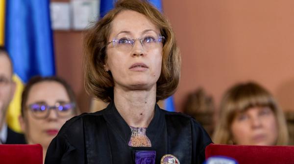 o judecatoare intervine in conferinta de presa de la curtea de apel bucuresti si infrunta conducerea suntem terorizati