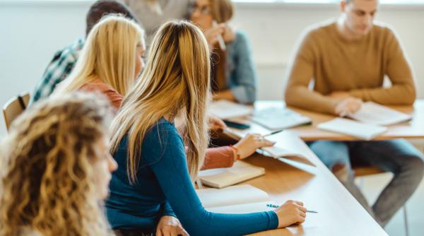 scandal in educatie dupa ce profesorii care au lucrat la programa la limba romana pentru liceu au acuzat ca au fost fortati sa taca