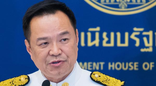 premierul thailandez dizolva parlamentul pentru a reda puterea poporului in toiul conflictului armat cu cambodgia