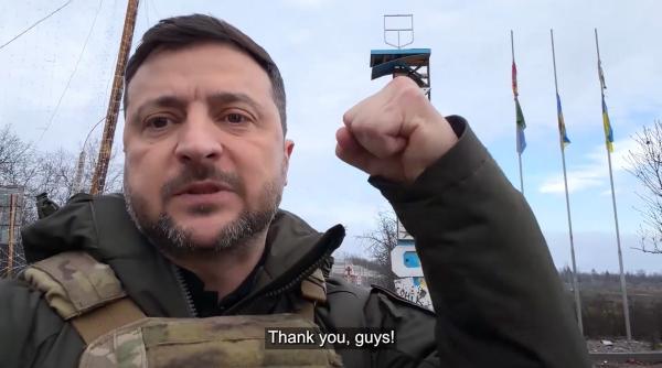 zelenski a mers pe linia frontului in orasul pe care putin il anunta cucerit in urma cu 3 saptamani rusii sunt complet incercuiti