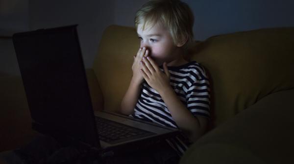 europarlamentar roman copiii nu pot distinge singuri pericolele din online educatia este cheia