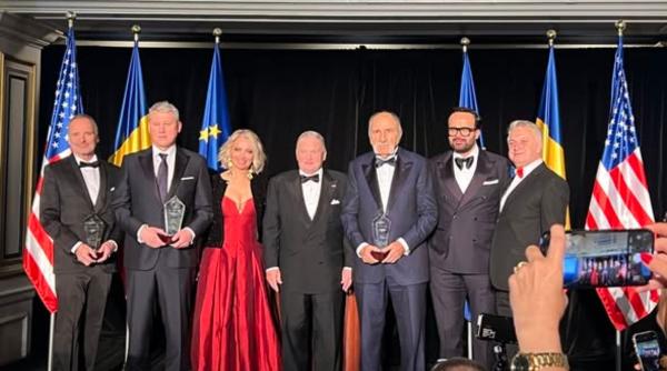 mihai gadea a primit in sua premiul pentru jurnalism de excelenta 2025 in timpul alegerilor a salvat romania are curaj