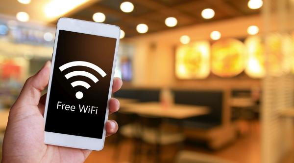 De ce ar trebui să închizi Wi-Fi-ul pe telefon de fiecare dată când pleci de acasă