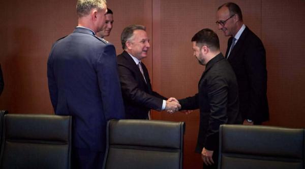 Întâlnire decisivă la Berlin între emisarii lui Trump și Zelenski pe tema planului de pace