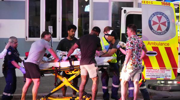 Masacru pe o plajă din Sydney: 10 oameni uciși de doi lunetiști în haine negre, în timpul unui festival Hanuka