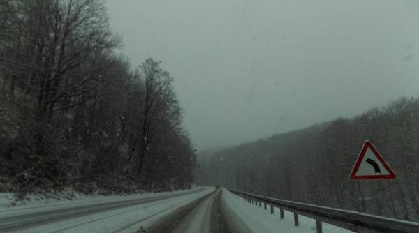 traficul a fost oprit pe dn 2d in judetul covasna din cauza poleiului