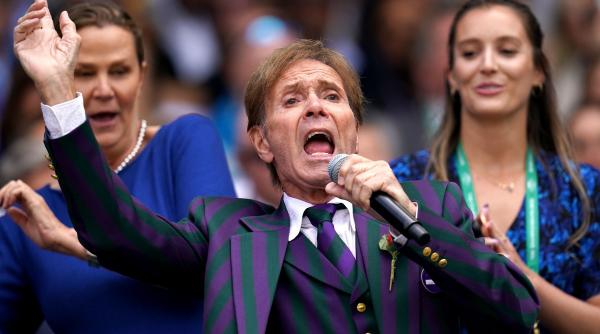 Cântăreţul Cliff Richard dezvăluie că a fost tratat pentru cancer: "Nu s-a răspândit la oase"