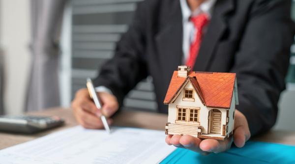 În timp ce europenii se luptă cu criza imobiliară, 83% dintre români sunt campioni la deținut case și ”cei mai mulțumiți proprietari”