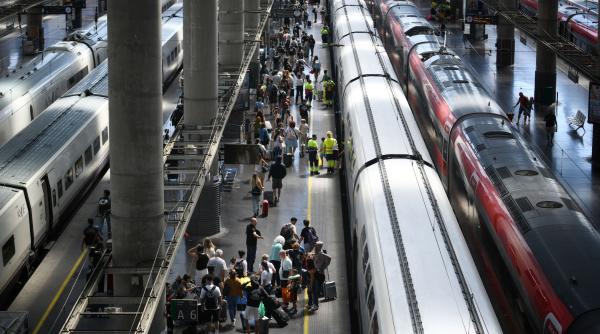 Încă o țară din UE introduce un abonament de transport național: Va costa 60 de euro pe lună pentru adulți, iar tinerii au 50% reducere