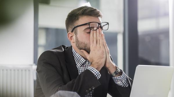 sase din zece angajati romani se simt invizibili la locul de munca mi s a intamplat sa muncesc mult s a observat ca nu le a pasat