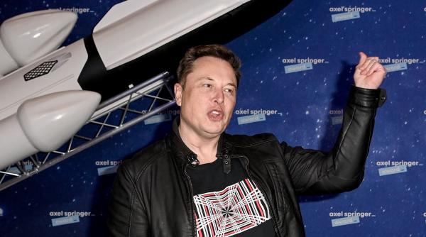 Elon Musk devine primul om din istorie cu o avere de peste 600 de miliarde de dolari, potrivit Forbes
