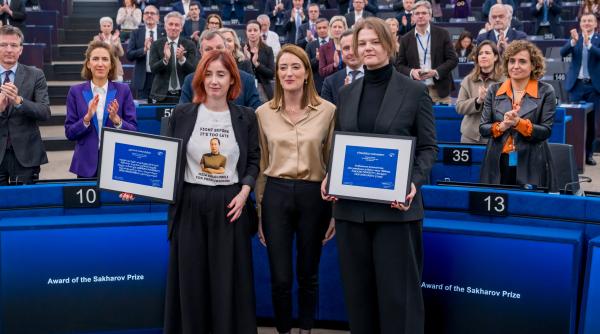 Premiul Saharov 2025 a fost decernat în plenul Parlamentului European. Cine sunt jurnaliștii laureați