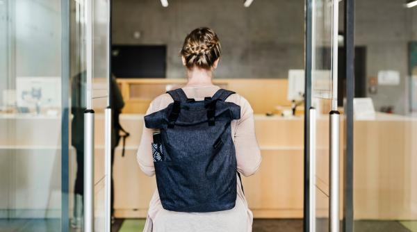 comisia europeana sprijina acordarea burselor sociale pentru 40 000 de studenti din romania