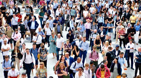 Românii vor plăti tarife de roaming mai mici, din 1 ianuarie 2026, în două țări din afara UE. Ce este „limita de utilizare rezonabilă”