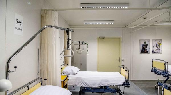 situatie absurda la spitalul botosani s au cumparat 600 de paturi noi dar nu incap pe usa ce se intampla cu ele