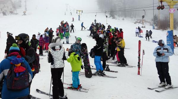 statiunea din romania unde sambata se deschide sezonul de schi toate tunurile de zapada artificiala au fost pornite