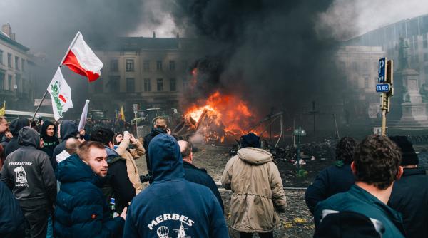 De ce au ieșit 10.000 de fermieri în stradă și s-au luat la bătaie cu poliția, la Bruxelles
