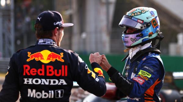 formula 1 max verstappen renunta la numarul 33 pe care l a folosit sase ani va pilota cu cel al fostului sau coleg daniel ricciardo