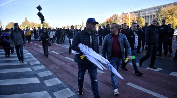 protest la cotroceni oamenii sunt nemultumiti de austeritate si ii cer lui nicusor dan sa medieze conflictul social cu guvernul