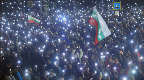 Proteste uriașe în Bulgaria: zeci de mii de oameni cer, în stradă, alegeri corecte și o justiție independentă