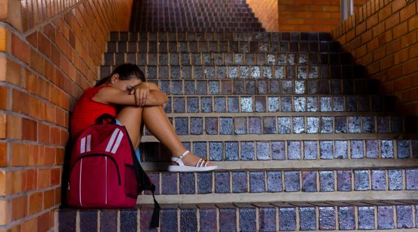 Elevii și studenții din țările bogate renunță la școală pentru că e prea grea, în România, tinerii renunță că nu mai au bani