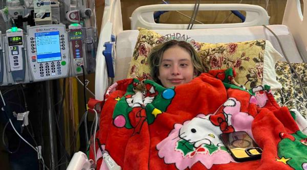 piciorul unei fete de 14 ani a crescut mai repede decat restul corpului si a ajuns la 77 kg boala ei e atat de rara incat nu are nume