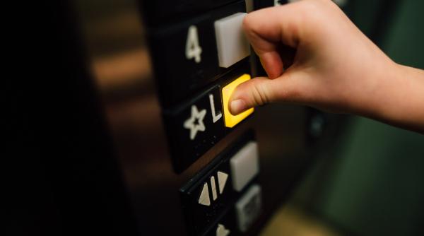 proiect pentru instalarea de lifturi in blocurile cu 3 sau 4 etaje construite in timpul lui ceausescu