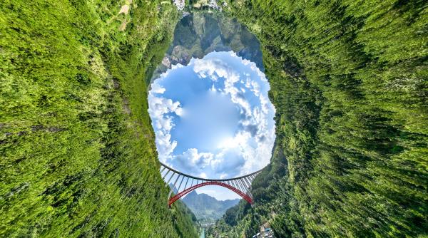 provincia cu 32 000 de poduri pare un fundal de film sf cum arata structurile record i se mai spune si muzeul mondial al podurilor