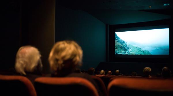 cele mai bune 10 filme ale anului 2025 de la zombi si vampiri la drame politice